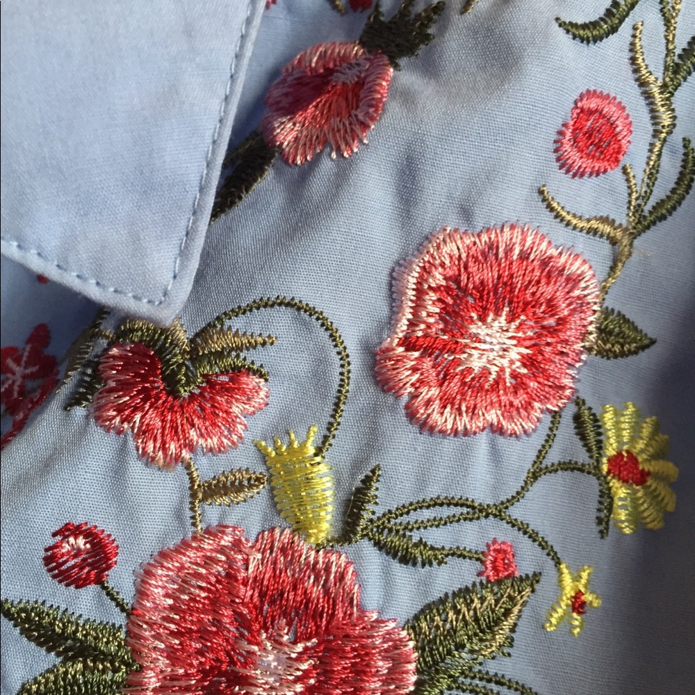 Blouse - Picture 2 of 8